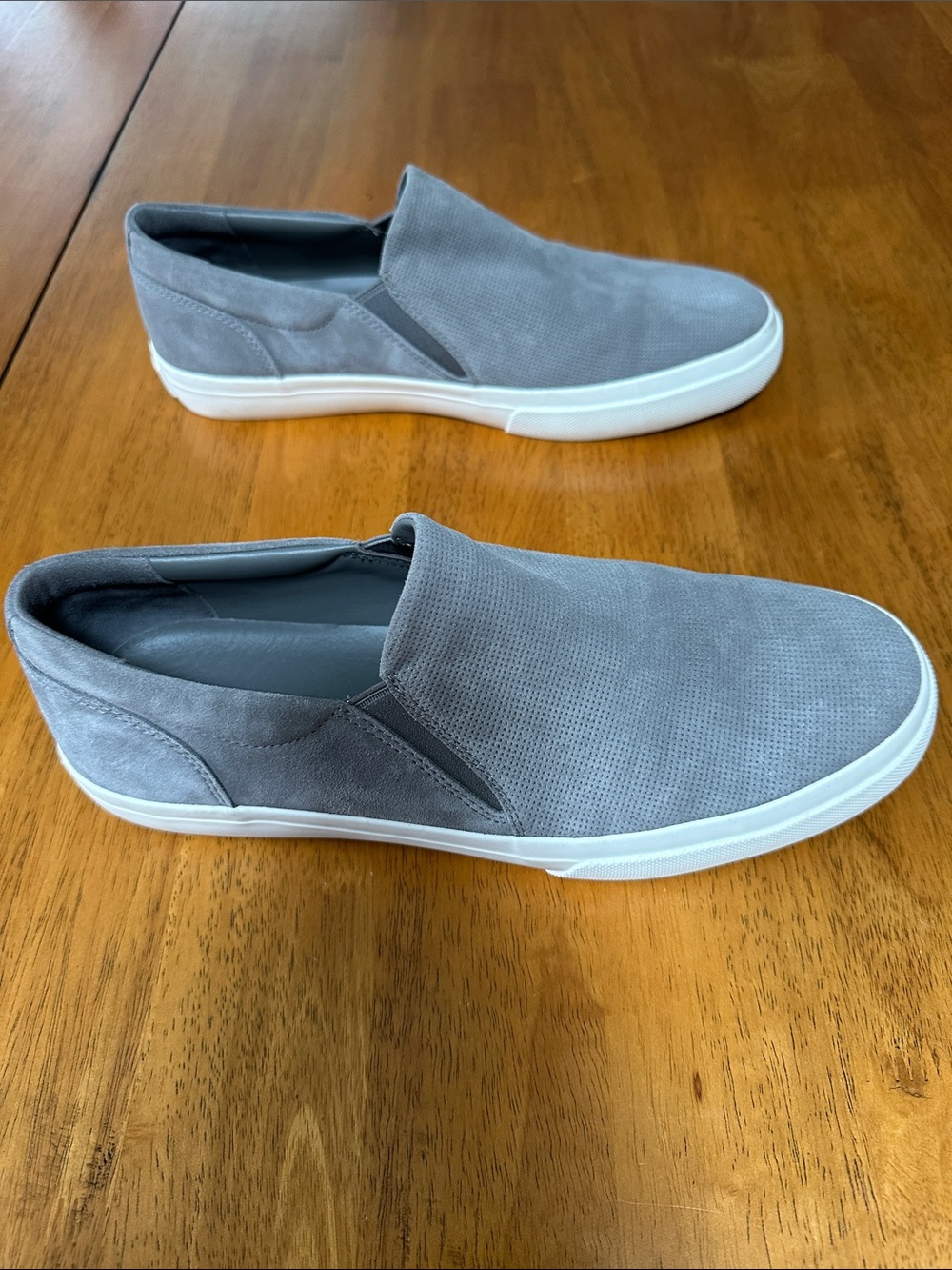 Vince Men’s gray  suede slip on sneakers size 8.5. - Picture 4 of 7